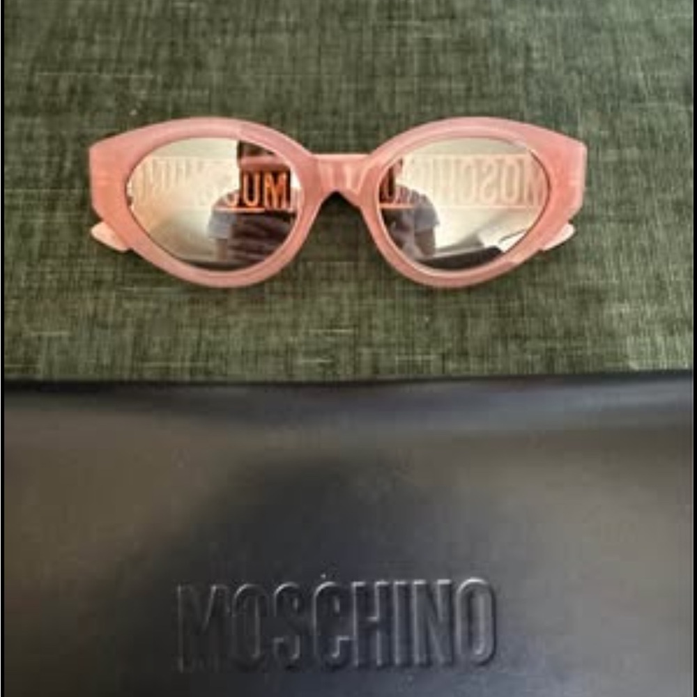 Moschino Pink Logo Statement Sunglasses – Gold Side Detail – With Case - Picture 2 of 6